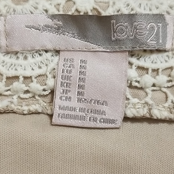 Forever 21 Crochet Eyelet Mini Skirt Size Medium - Picture 4 of 5